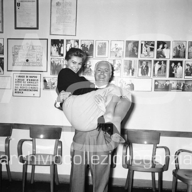 loren mag di napoli W